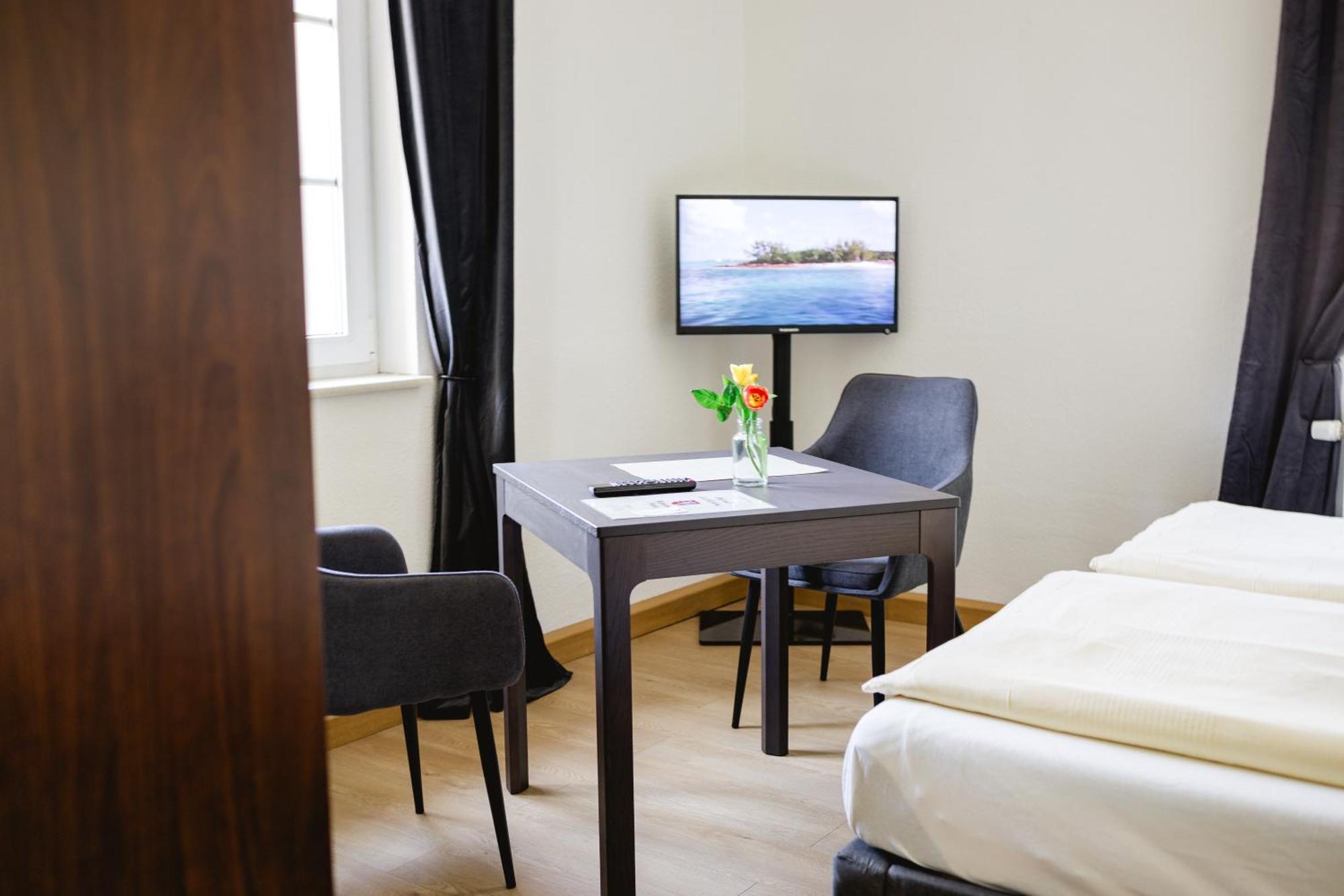 Hotel Fliegerhorst à Dresde Extérieur photo