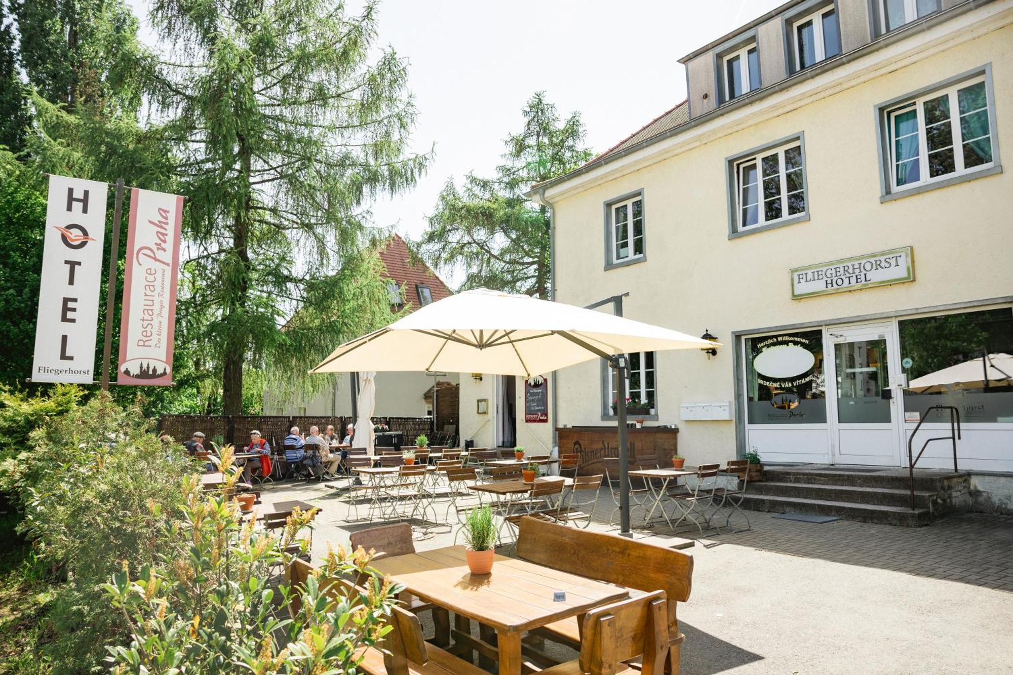 Hotel Fliegerhorst à Dresde Extérieur photo