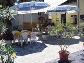 Hotel Fliegerhorst à Dresde Extérieur photo
